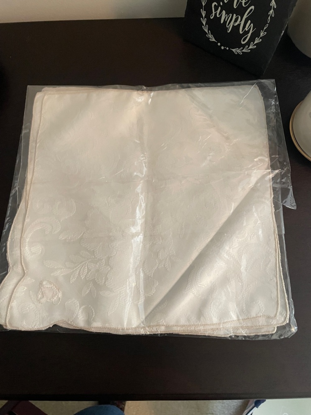 Set of 6 White Mr. Tablecloth /no stain or wrinkle Napkins - Picture 2 of 3